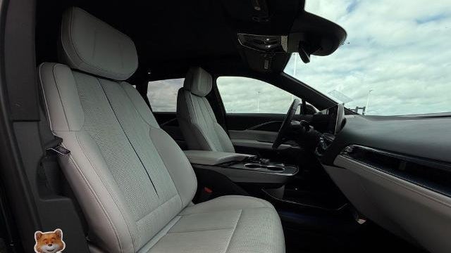 2024 Cadillac LYRIQ Luxury 1