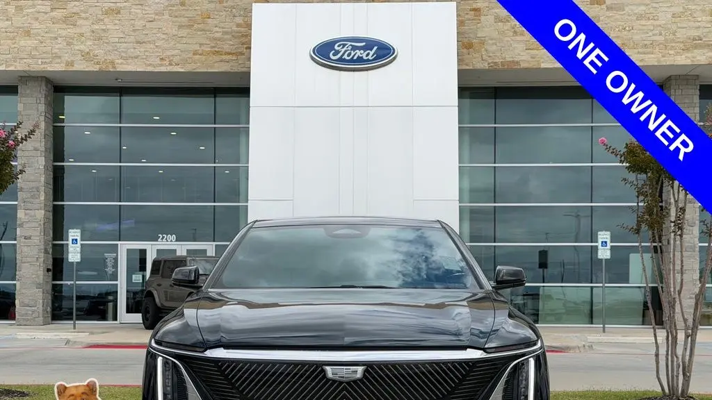 2024 Cadillac LYRIQ Luxury 1