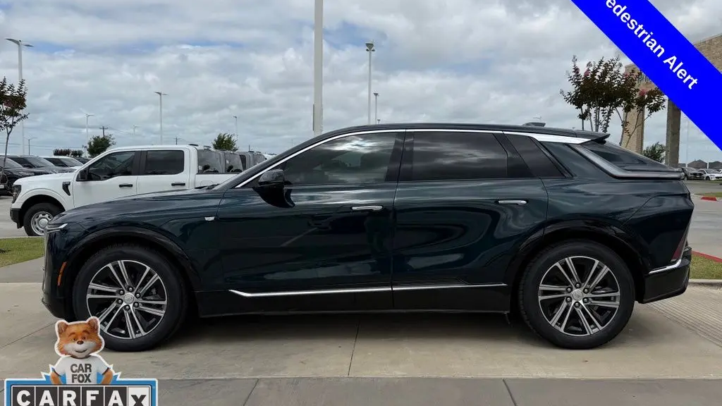 2024 Cadillac LYRIQ Luxury 1