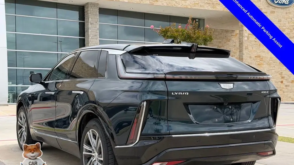 2024 Cadillac LYRIQ Luxury 1