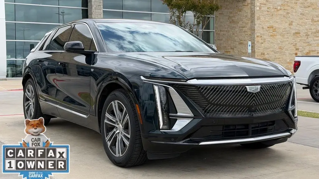 2024 Cadillac LYRIQ Luxury 1