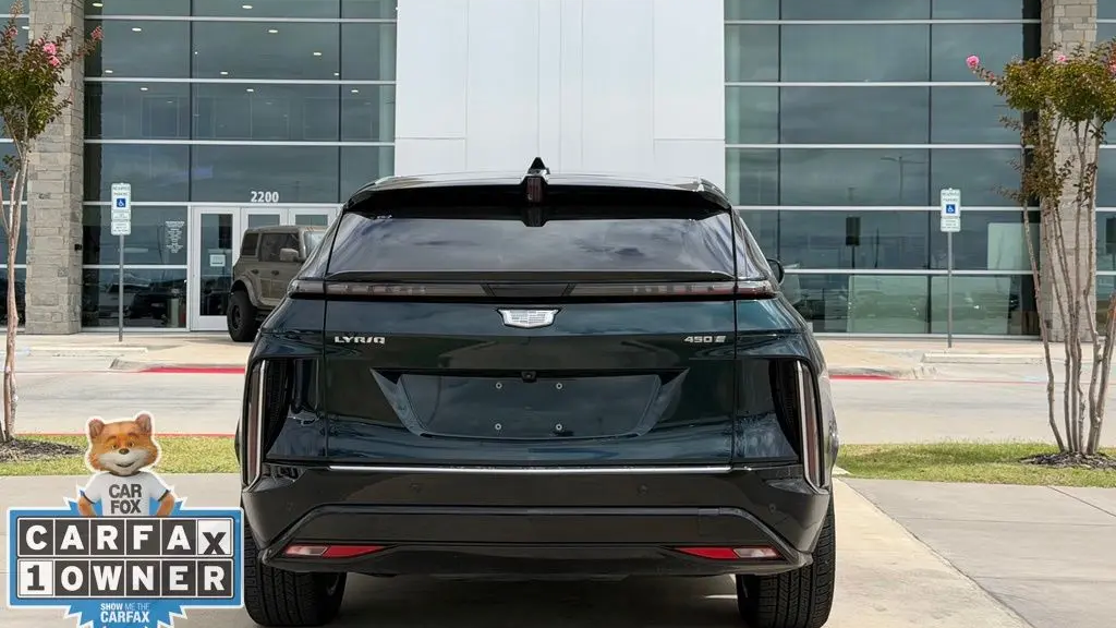 2024 Cadillac LYRIQ Luxury 1