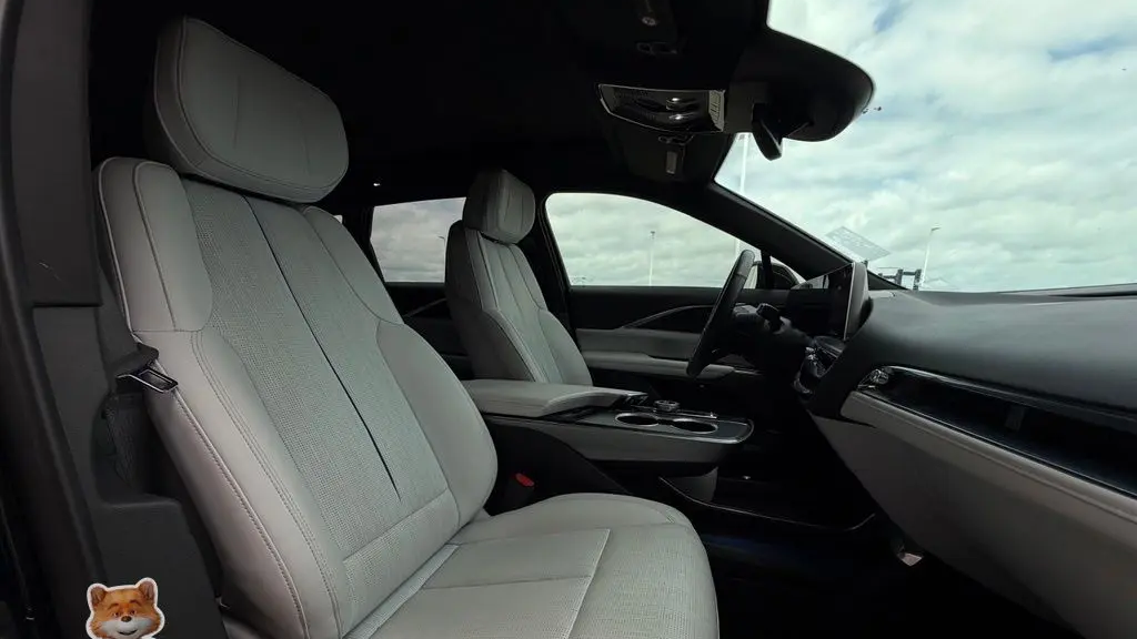 2024 Cadillac LYRIQ Luxury 1