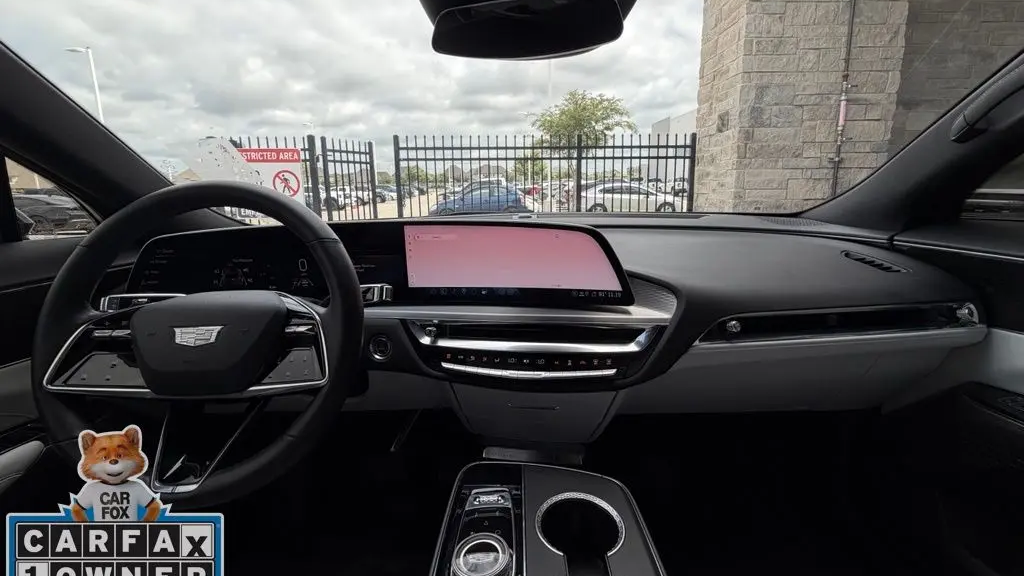 2024 Cadillac LYRIQ Luxury 1