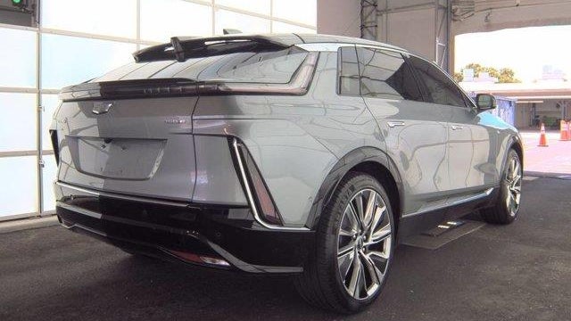 2024 Cadillac LYRIQ Luxury 1
