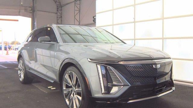 2024 Cadillac LYRIQ Luxury 1