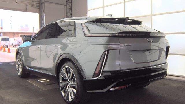 2024 Cadillac LYRIQ Luxury 1