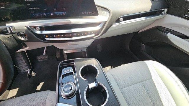 2024 Cadillac LYRIQ Luxury 1