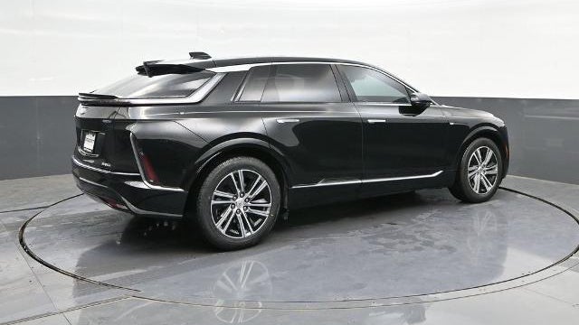 2024 Cadillac LYRIQ Luxury 1