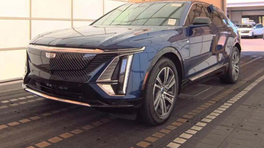 2024 Cadillac LYRIQ Luxury 1