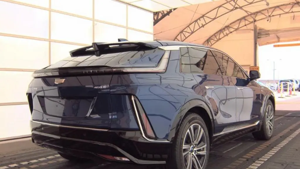 2024 Cadillac LYRIQ Luxury 1