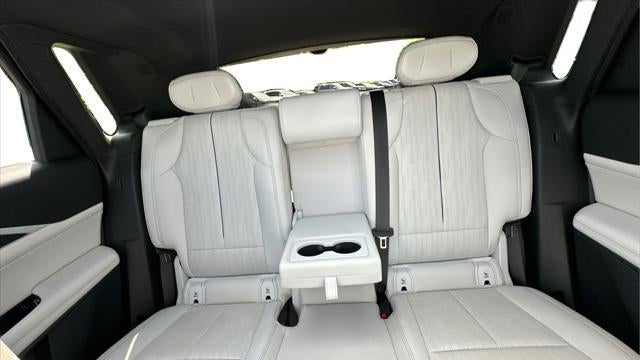 2024 Cadillac LYRIQ Luxury 1