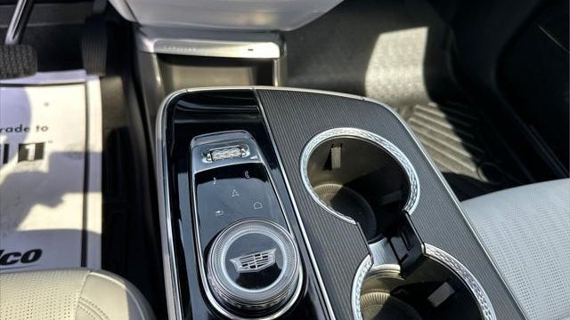 2024 Cadillac LYRIQ Luxury 1