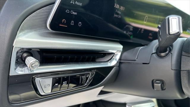 2024 Cadillac LYRIQ Luxury 1