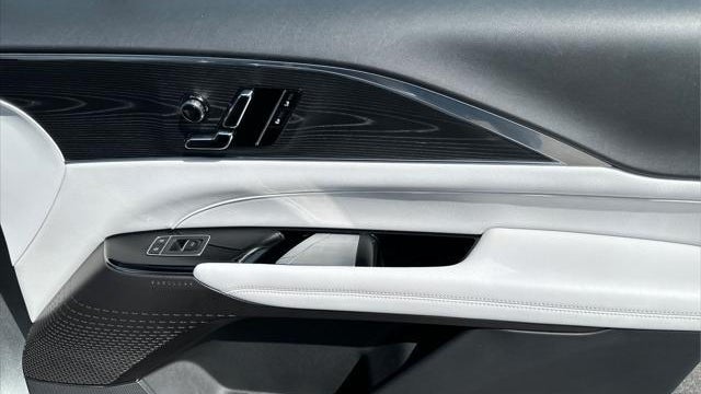 2024 Cadillac LYRIQ Luxury 1