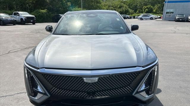 2024 Cadillac LYRIQ Luxury 1