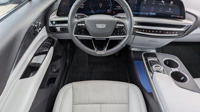 2024 Cadillac LYRIQ Luxury 1