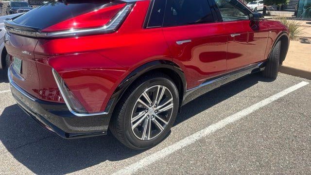 2024 Cadillac LYRIQ Luxury 2