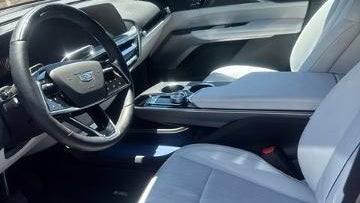 2024 Cadillac LYRIQ Luxury 2