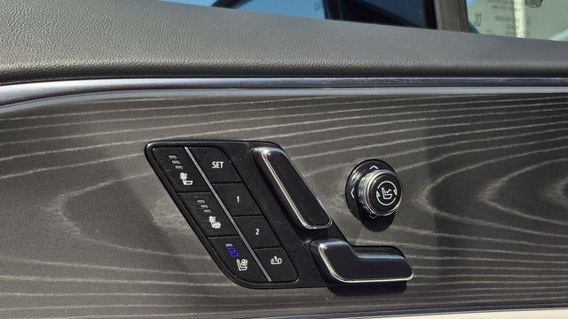 2024 Cadillac LYRIQ Luxury 2
