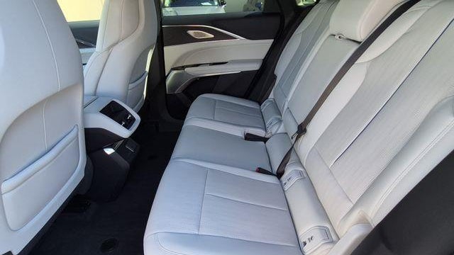 2024 Cadillac LYRIQ Luxury 2