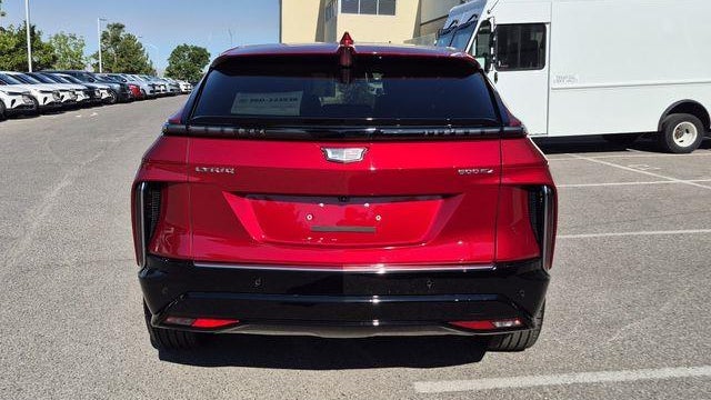 2024 Cadillac LYRIQ Luxury 2