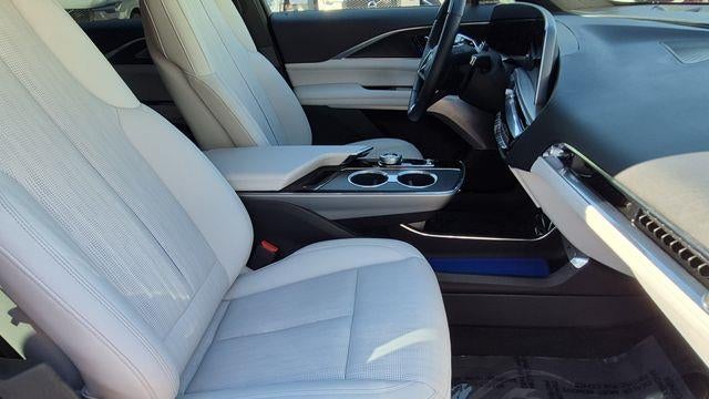 2024 Cadillac LYRIQ Luxury 2
