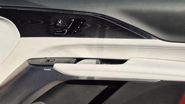 2024 Cadillac LYRIQ Luxury 2