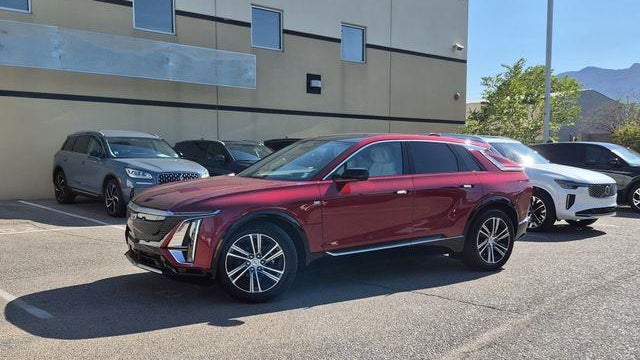 2024 Cadillac LYRIQ Luxury 2