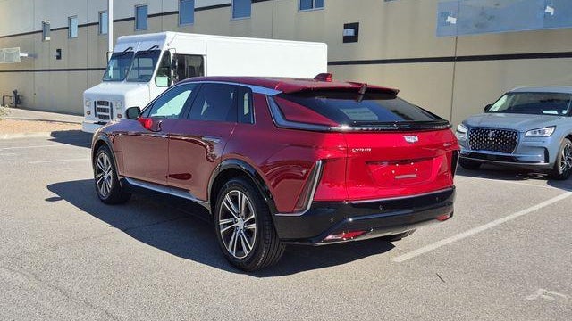 2024 Cadillac LYRIQ Luxury 2