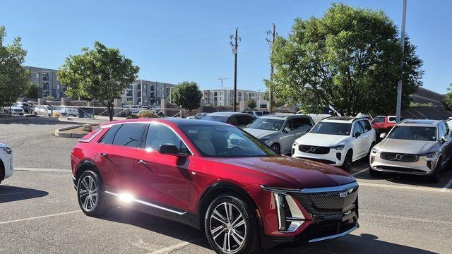 2024 Cadillac LYRIQ Luxury 2