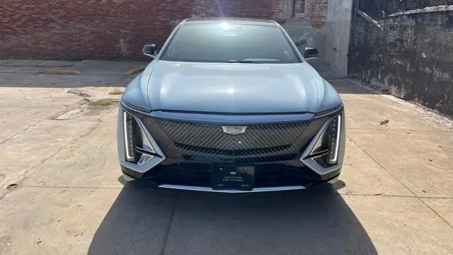 2024 Cadillac LYRIQ Luxury 2