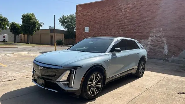 2024 Cadillac LYRIQ Luxury 2