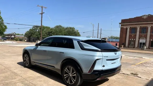 2024 Cadillac LYRIQ Luxury 2