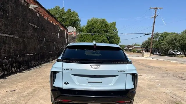 2024 Cadillac LYRIQ Luxury 2
