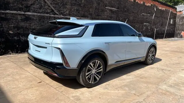2024 Cadillac LYRIQ Luxury 2