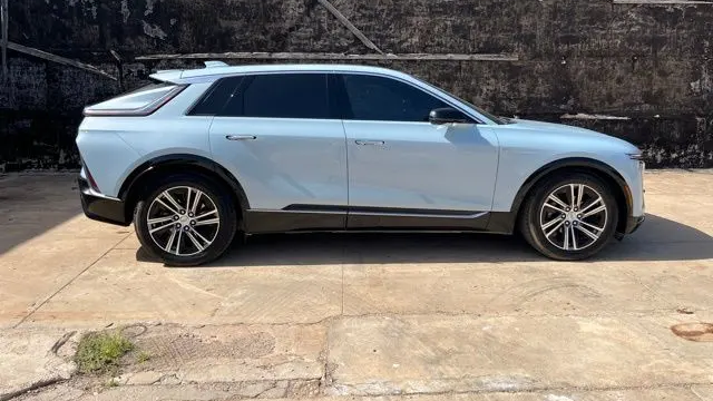 2024 Cadillac LYRIQ Luxury 2