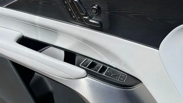 2024 Cadillac LYRIQ Luxury 2