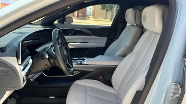 2024 Cadillac LYRIQ Luxury 2