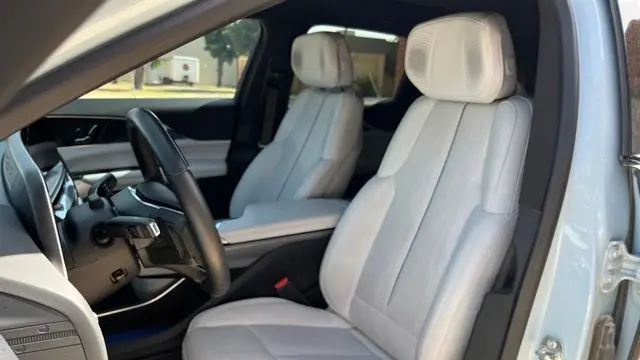 2024 Cadillac LYRIQ Luxury 2