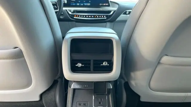 2024 Cadillac LYRIQ Luxury 2