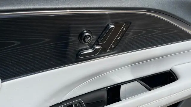 2024 Cadillac LYRIQ Luxury 2