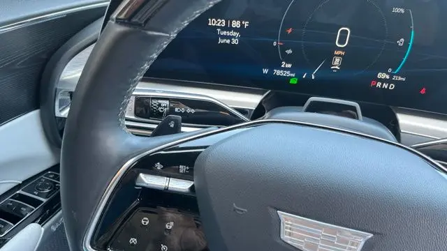 2024 Cadillac LYRIQ Luxury 2