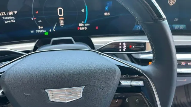 2024 Cadillac LYRIQ Luxury 2