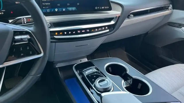 2024 Cadillac LYRIQ Luxury 2