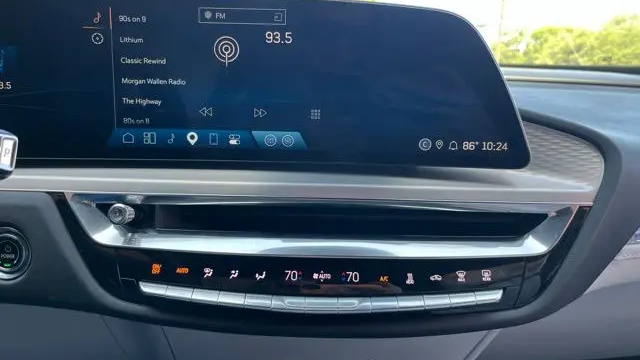 2024 Cadillac LYRIQ Luxury 2