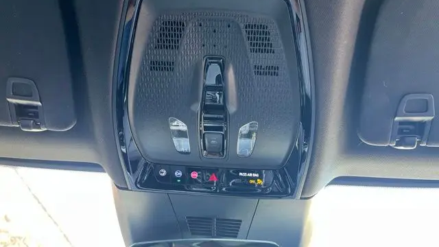 2024 Cadillac LYRIQ Luxury 2
