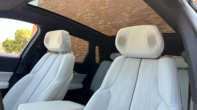 2024 Cadillac LYRIQ Luxury 2