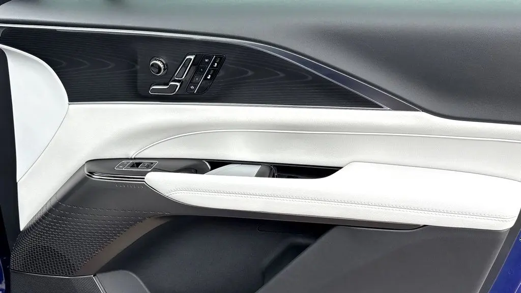 2025 Cadillac LYRIQ Sport 1