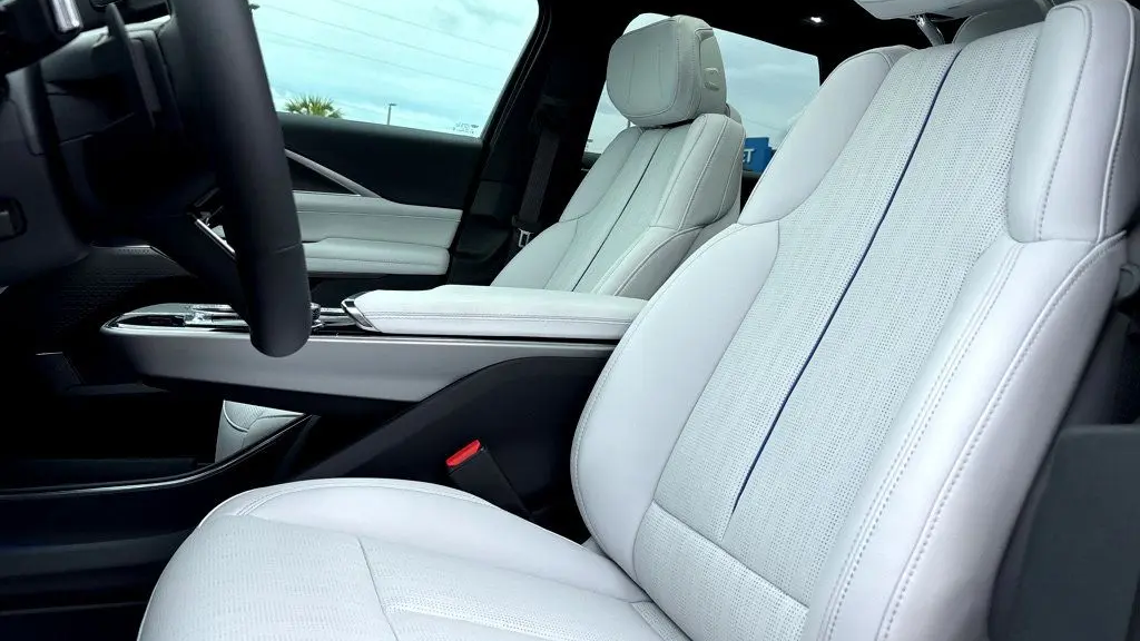 2025 Cadillac LYRIQ Sport 1